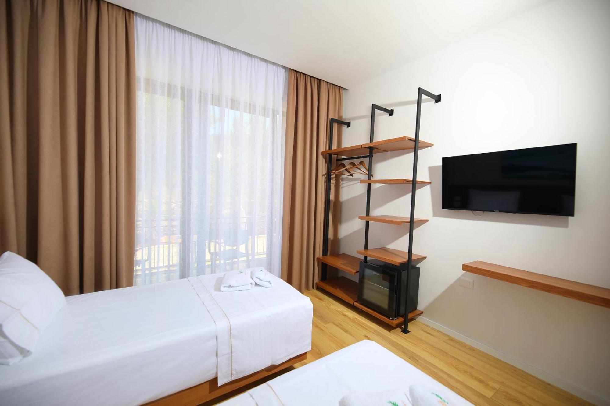 Hotel Mezzanine Bay Himare Esterno foto